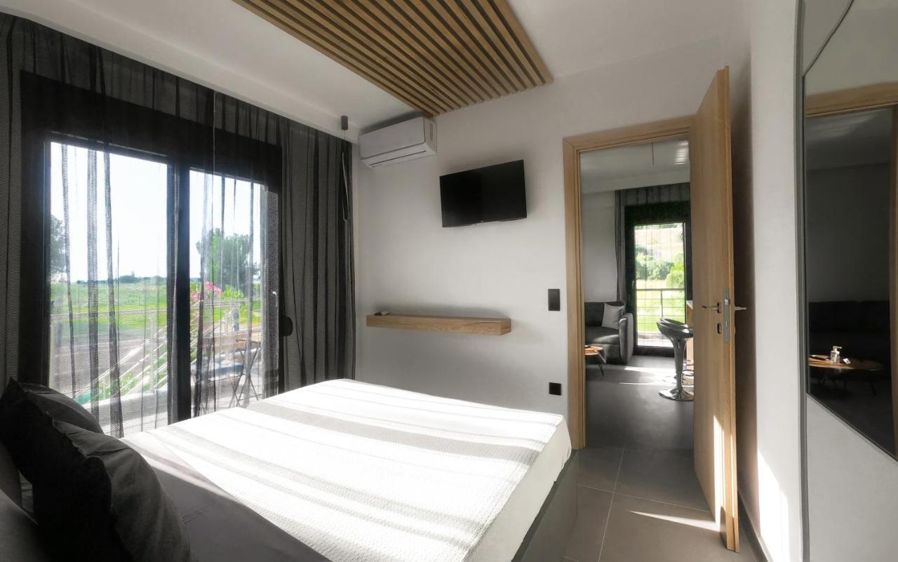 Berries Luxury Apartments Nea Moudania Ngoại thất bức ảnh