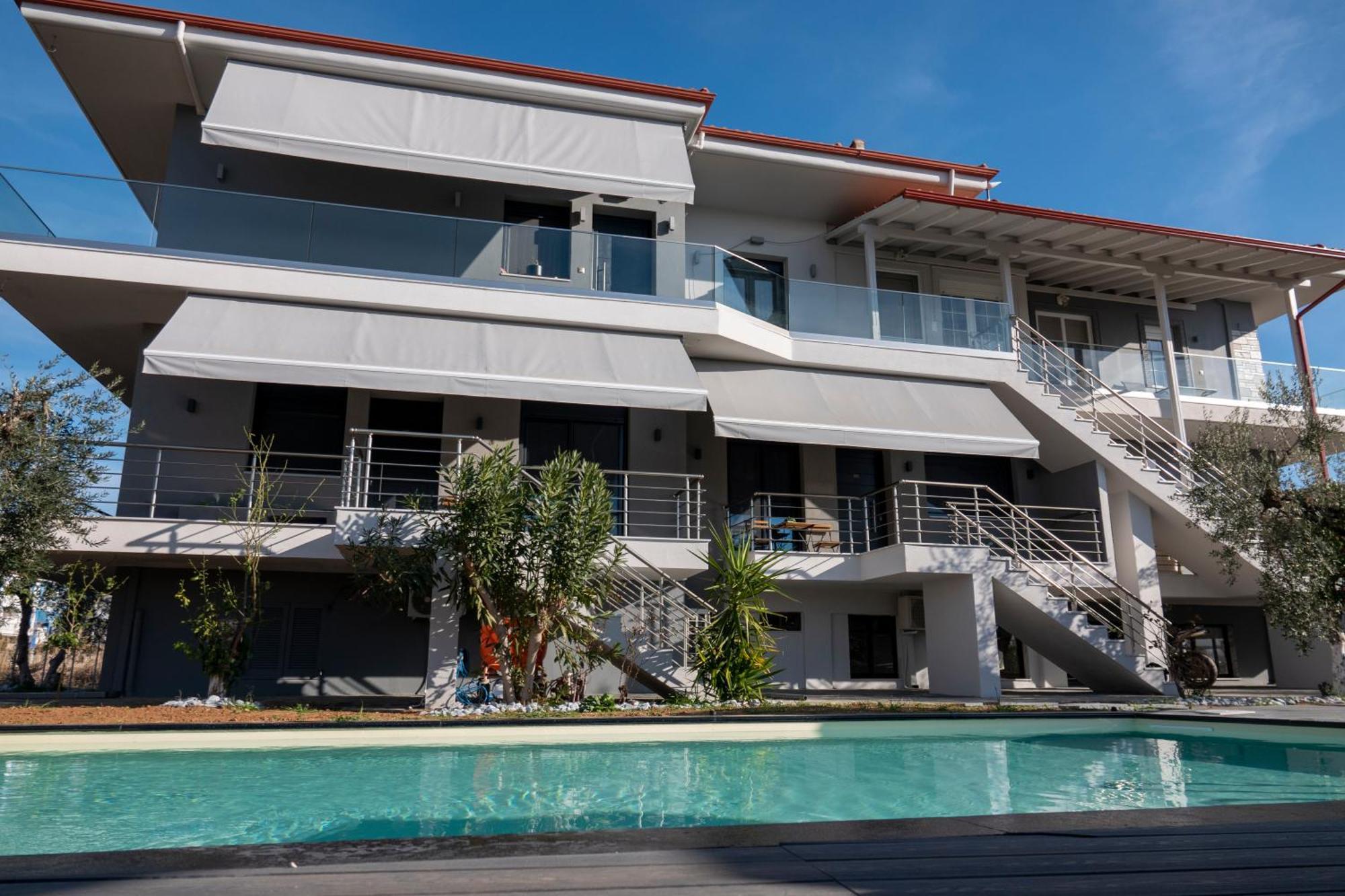 Berries Luxury Apartments Nea Moudania Ngoại thất bức ảnh