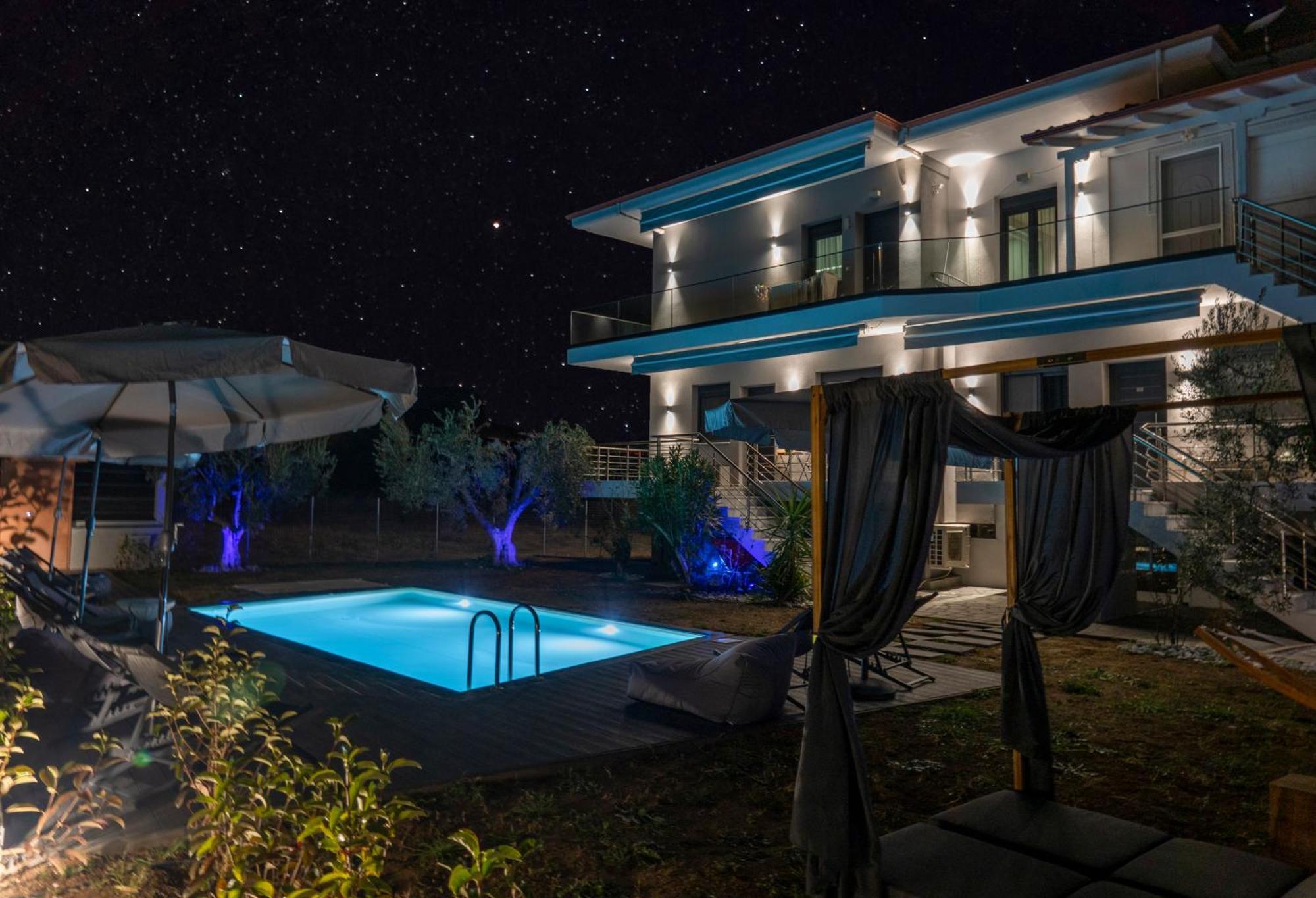 Berries Luxury Apartments Nea Moudania Ngoại thất bức ảnh