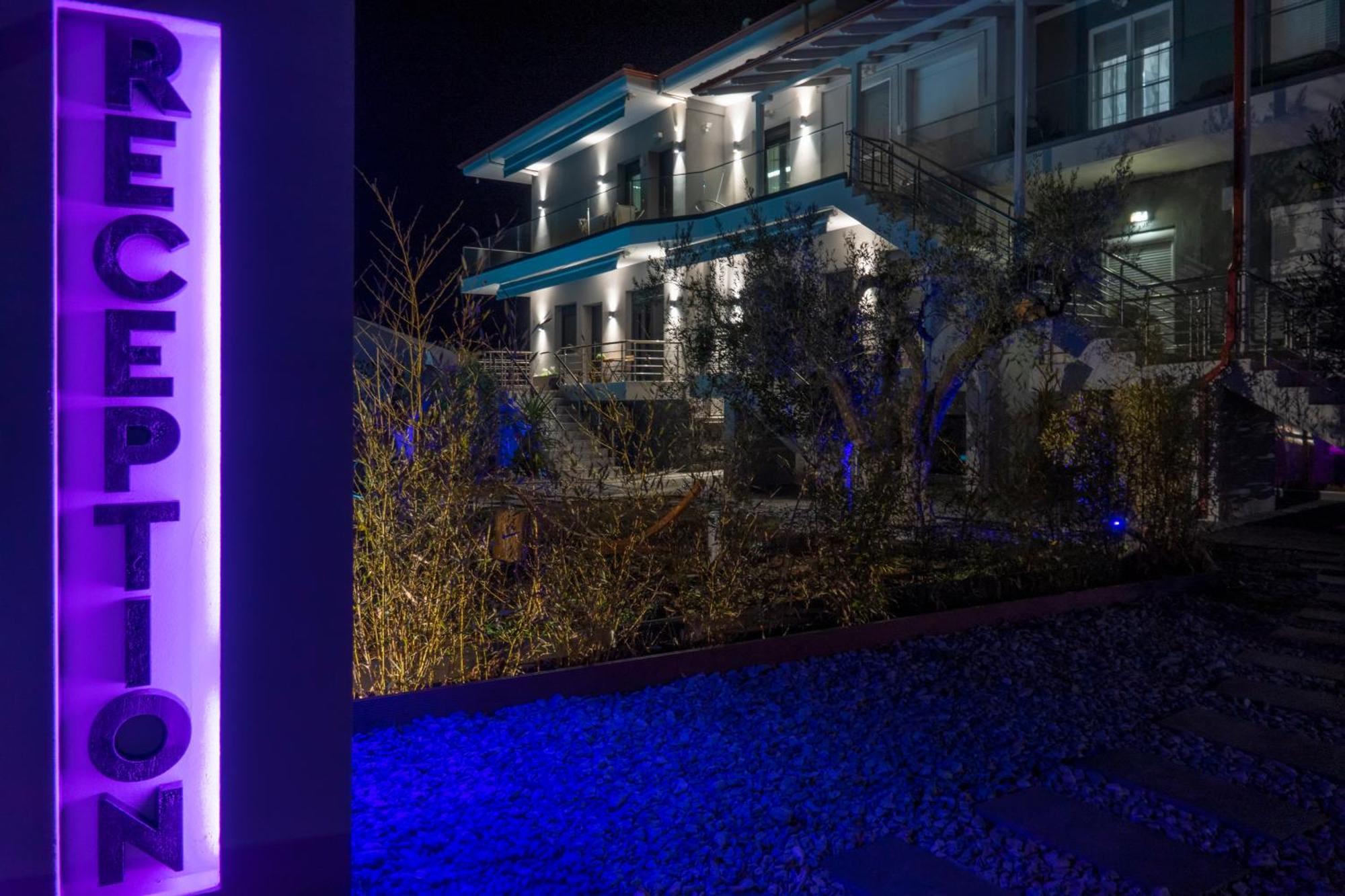 Berries Luxury Apartments Nea Moudania Ngoại thất bức ảnh